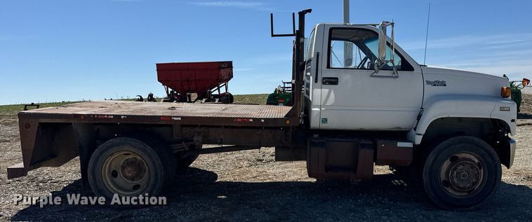image for item DU3376 1991 GMC TopKick flatbed truck