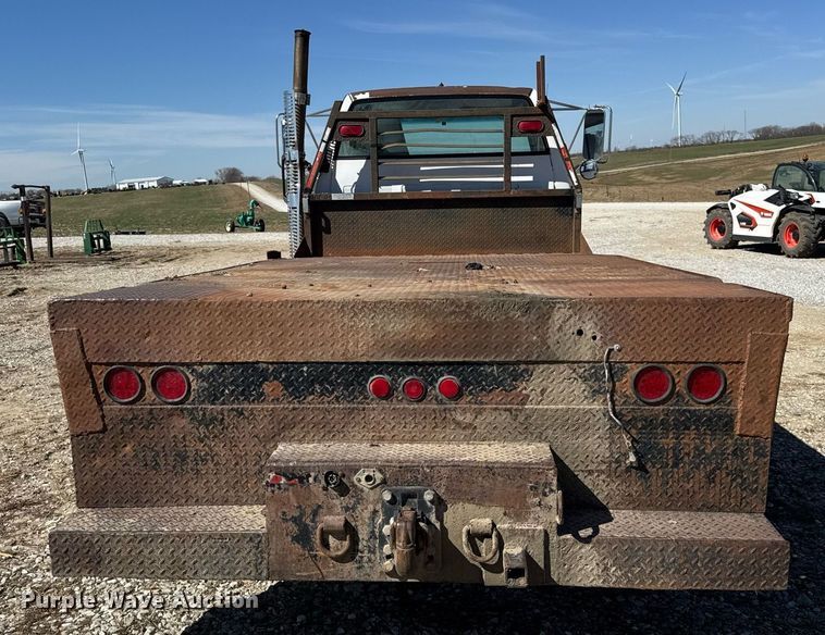 image for item DU3376 1991 GMC TopKick flatbed truck