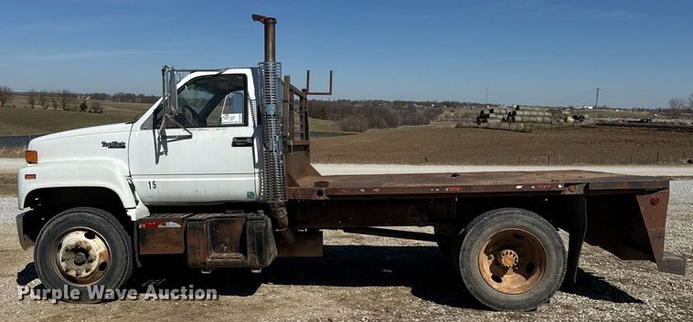 image for item DU3376 1991 GMC TopKick flatbed truck