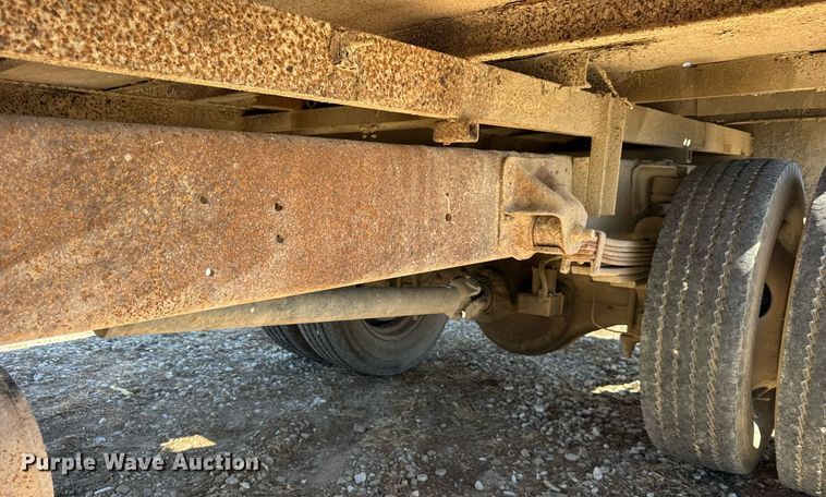 image for item DU3376 1991 GMC TopKick flatbed truck