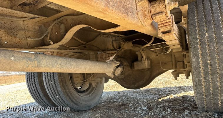 image for item DU3376 1991 GMC TopKick flatbed truck