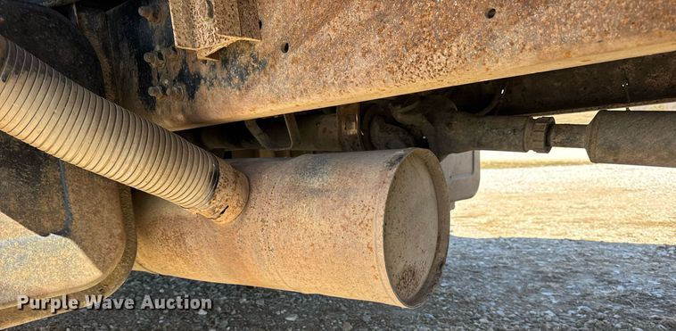 image for item DU3376 1991 GMC TopKick flatbed truck