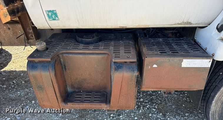 image for item DU3376 1991 GMC TopKick flatbed truck