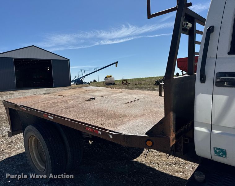 image for item DU3376 1991 GMC TopKick flatbed truck