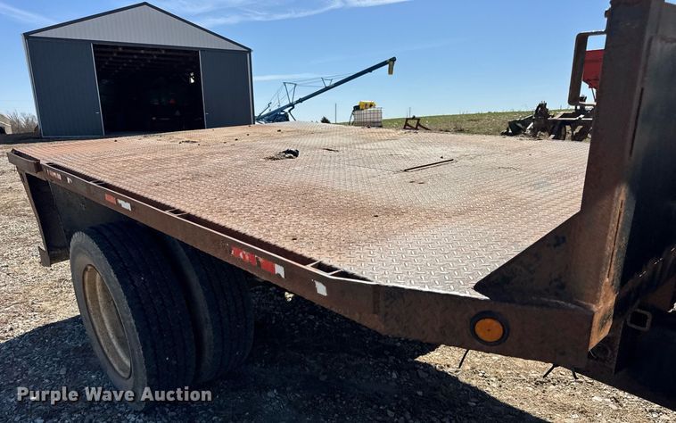 image for item DU3376 1991 GMC TopKick flatbed truck