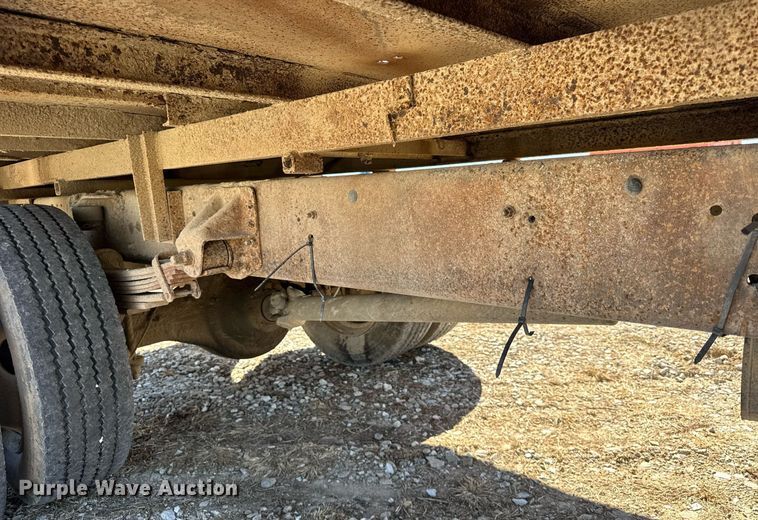 image for item DU3376 1991 GMC TopKick flatbed truck