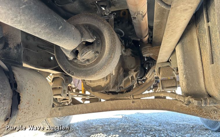 image for item DU3376 1991 GMC TopKick flatbed truck