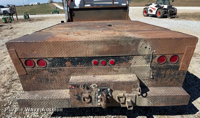 image for item DU3376 1991 GMC TopKick flatbed truck