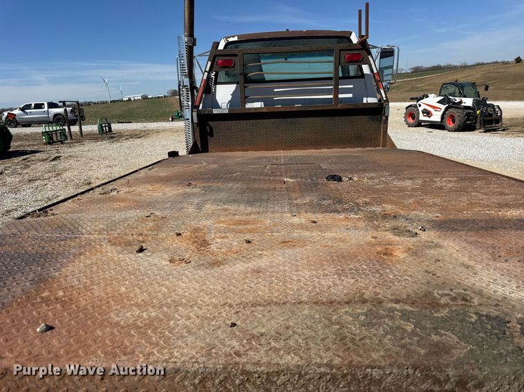 image for item DU3376 1991 GMC TopKick flatbed truck