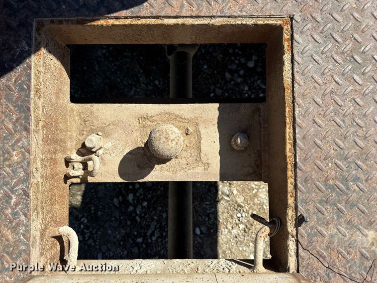 image for item DU3376 1991 GMC TopKick flatbed truck