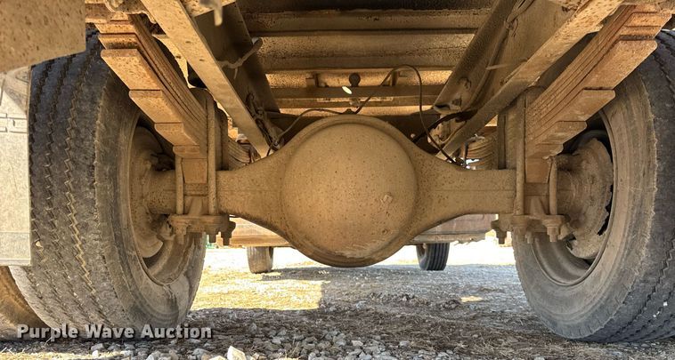 image for item DU3376 1991 GMC TopKick flatbed truck