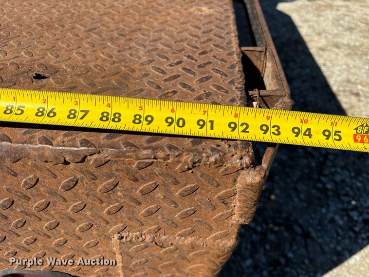 image for item DU3376 1991 GMC TopKick flatbed truck