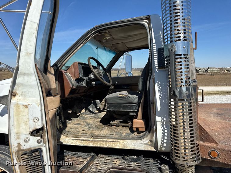 image for item DU3376 1991 GMC TopKick flatbed truck