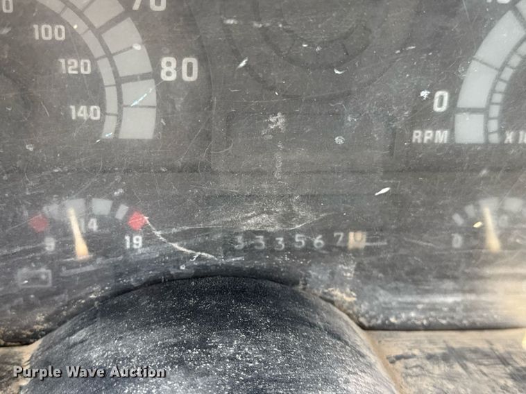 image for item DU3376 1991 GMC TopKick flatbed truck