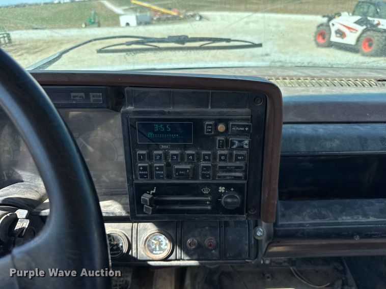 image for item DU3376 1991 GMC TopKick flatbed truck