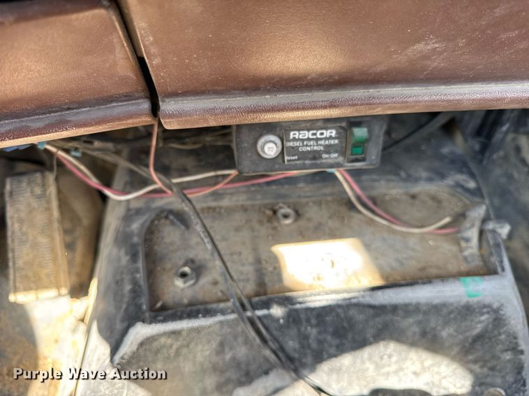 image for item DU3376 1991 GMC TopKick flatbed truck