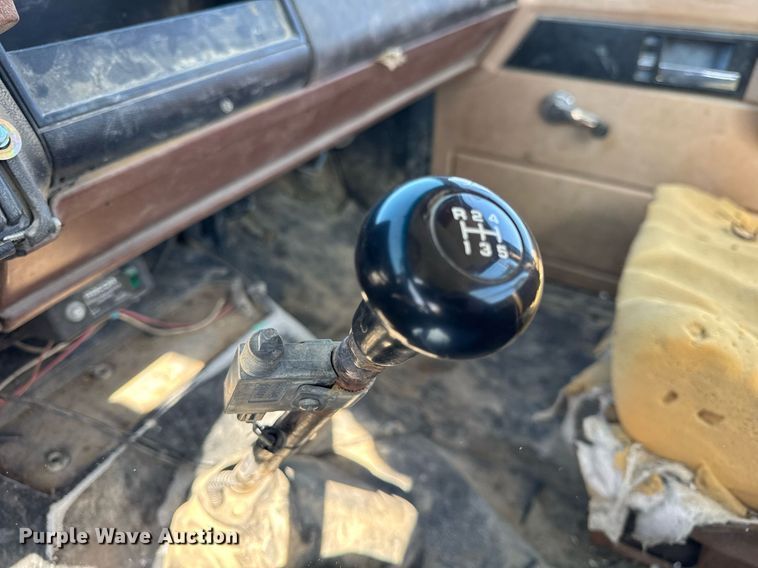 image for item DU3376 1991 GMC TopKick flatbed truck