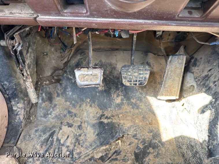 image for item DU3376 1991 GMC TopKick flatbed truck