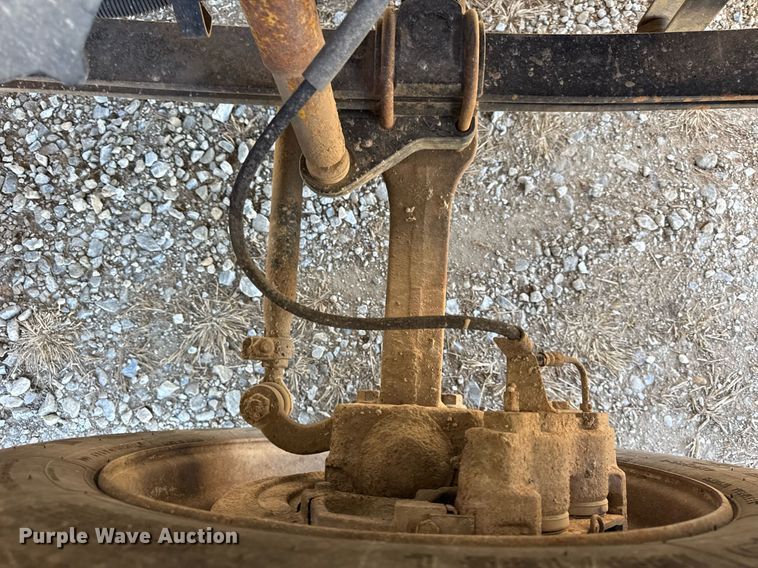 image for item DU3376 1991 GMC TopKick flatbed truck