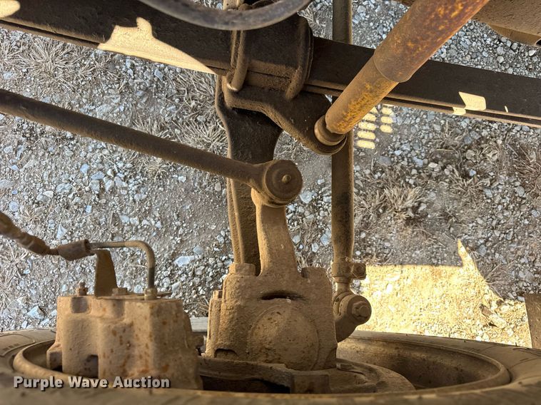 image for item DU3376 1991 GMC TopKick flatbed truck