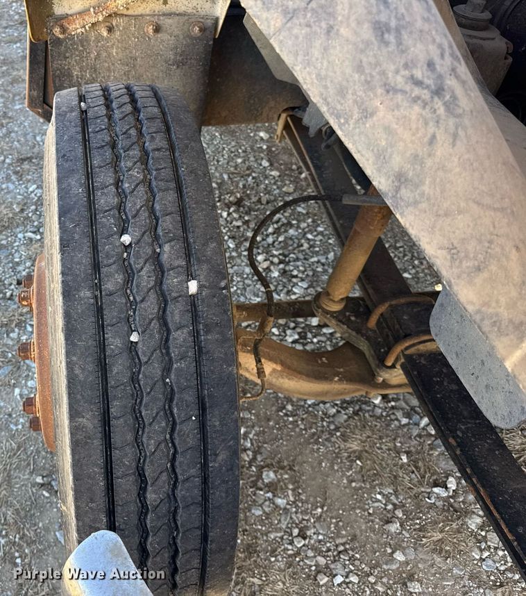 image for item DU3376 1991 GMC TopKick flatbed truck