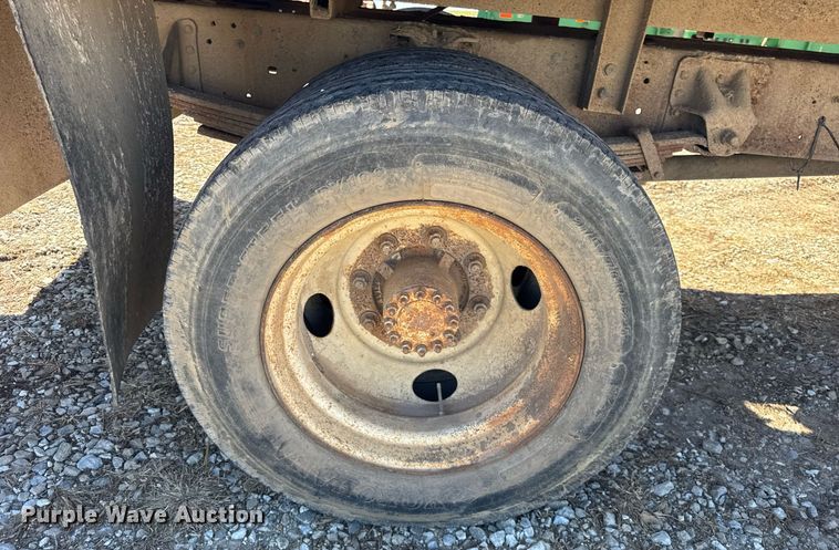 image for item DU3376 1991 GMC TopKick flatbed truck