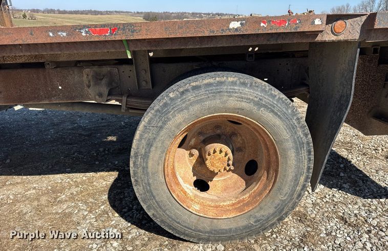 image for item DU3376 1991 GMC TopKick flatbed truck