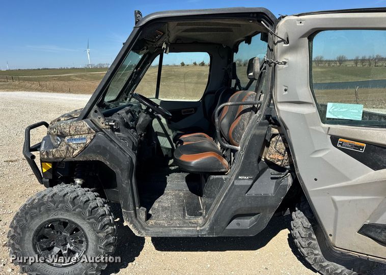 image for item DU3383 2022 Can-Am Defender Limited HD10 utility vehicle