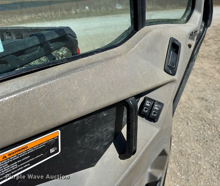 image for item DU3383 2022 Can-Am Defender Limited HD10 utility vehicle