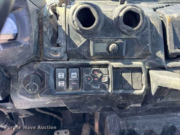 image for item DU3383 2022 Can-Am Defender Limited HD10 utility vehicle