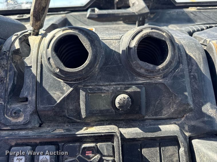 image for item DU3383 2022 Can-Am Defender Limited HD10 utility vehicle