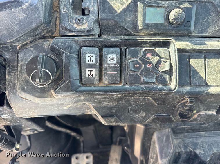 image for item DU3383 2022 Can-Am Defender Limited HD10 utility vehicle