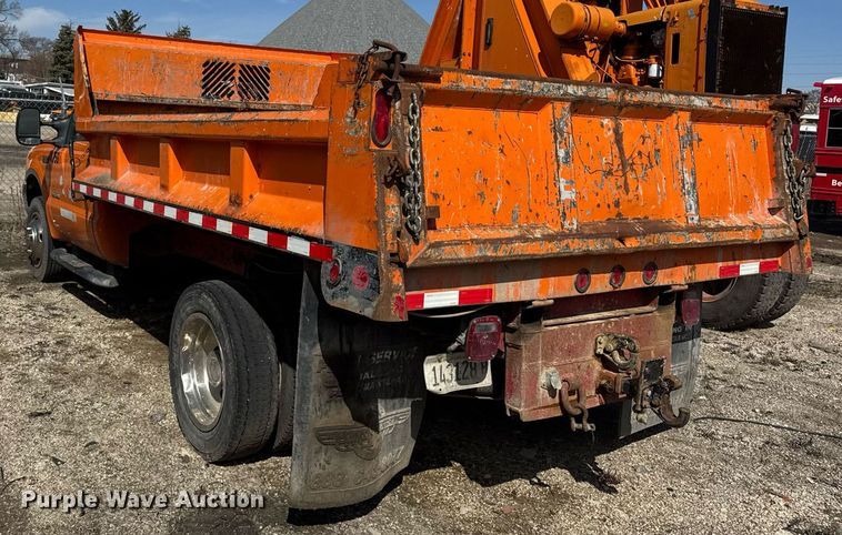 image for item DU3410 2003 Ford F550 Super Duty dump truck