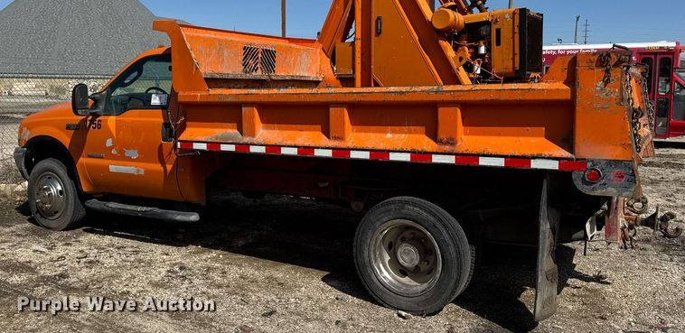 image for item DU3410 2003 Ford F550 Super Duty dump truck