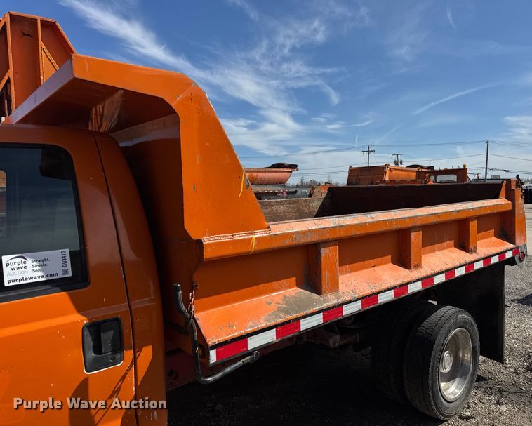 image for item DU3410 2003 Ford F550 Super Duty dump truck