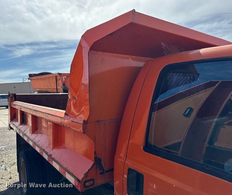 image for item DU3410 2003 Ford F550 Super Duty dump truck