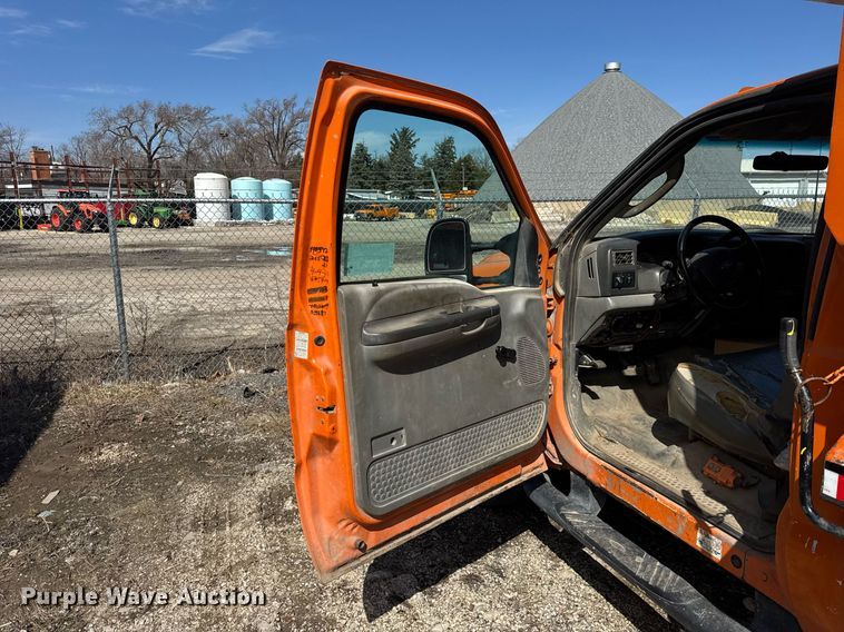 image for item DU3410 2003 Ford F550 Super Duty dump truck