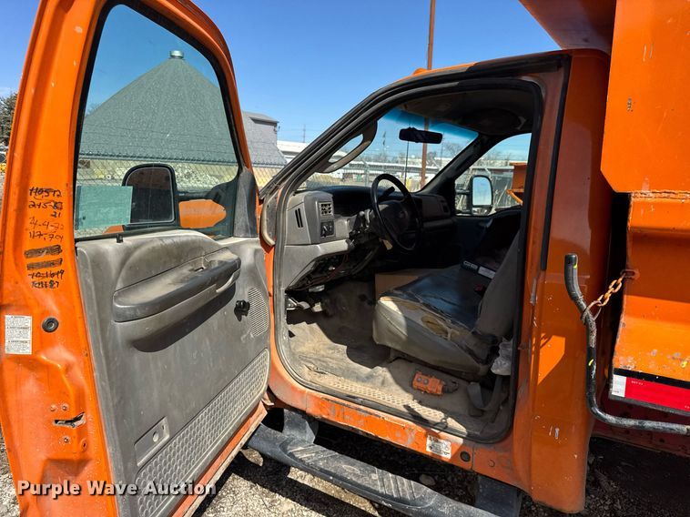 image for item DU3410 2003 Ford F550 Super Duty dump truck