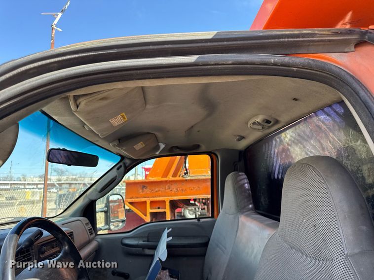 image for item DU3410 2003 Ford F550 Super Duty dump truck