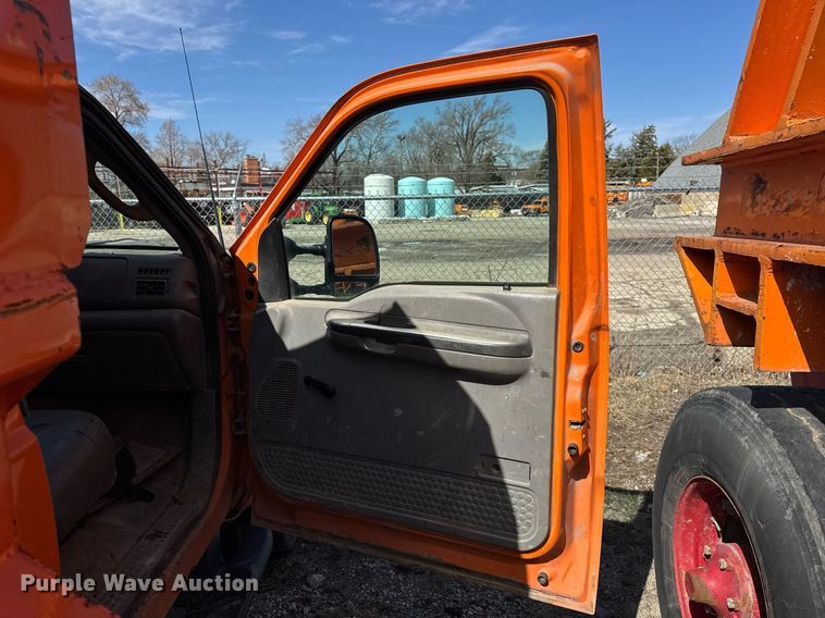 image for item DU3410 2003 Ford F550 Super Duty dump truck