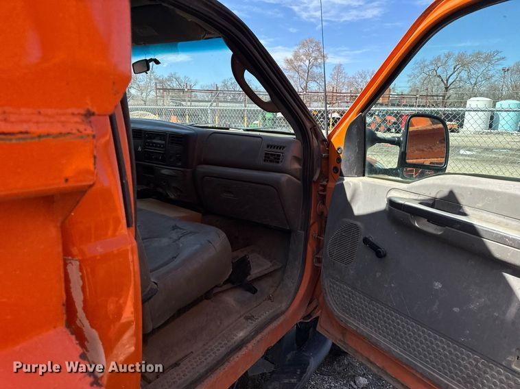 image for item DU3410 2003 Ford F550 Super Duty dump truck