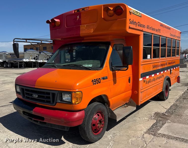 image for item DU3413 2005 Collins shuttle bus