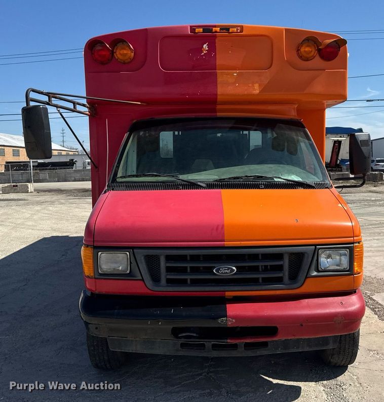 image for item DU3413 2005 Collins shuttle bus