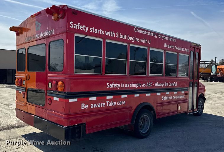 image for item DU3413 2005 Collins shuttle bus