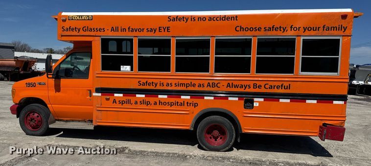 image for item DU3413 2005 Collins shuttle bus