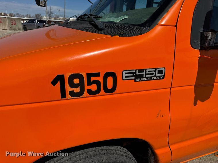 image for item DU3413 2005 Collins shuttle bus