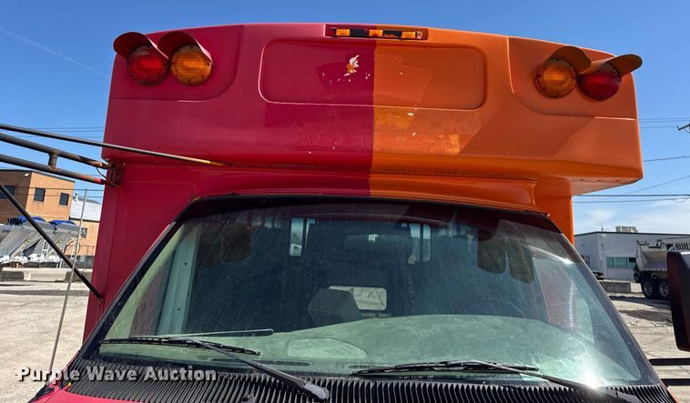 image for item DU3413 2005 Collins shuttle bus