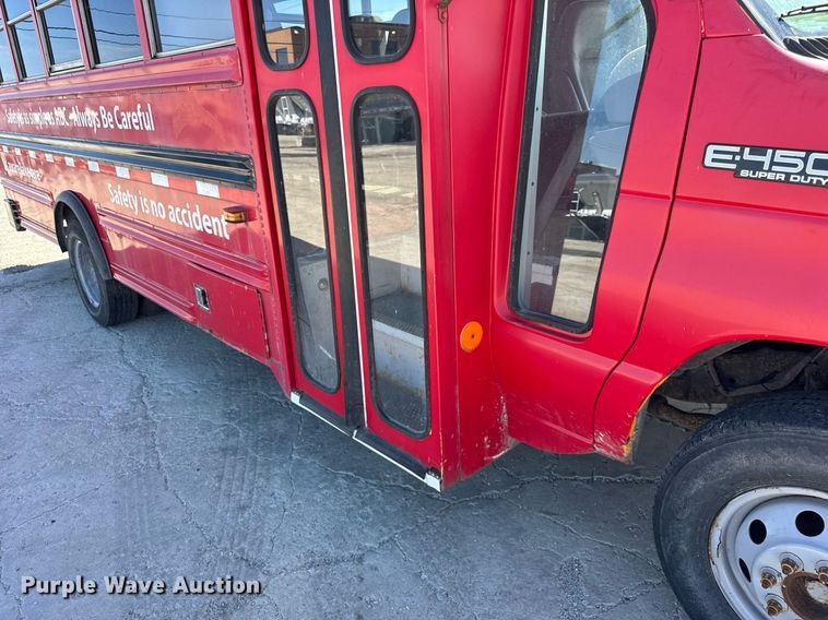 image for item DU3413 2005 Collins shuttle bus