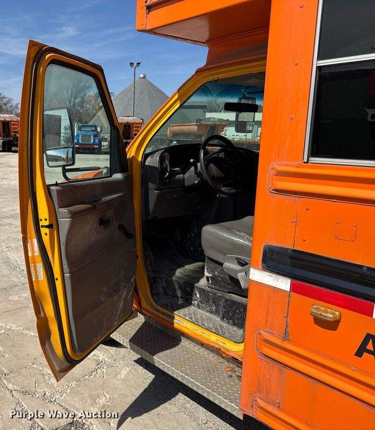 image for item DU3413 2005 Collins shuttle bus