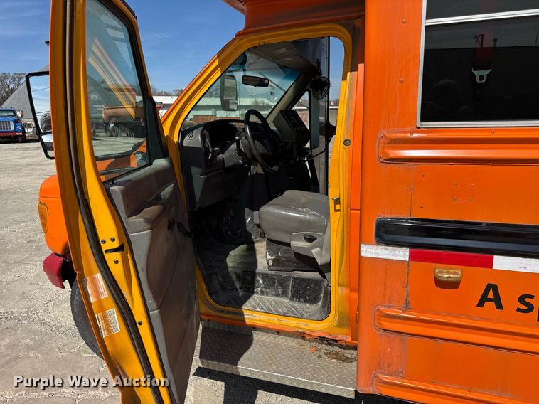 image for item DU3413 2005 Collins shuttle bus